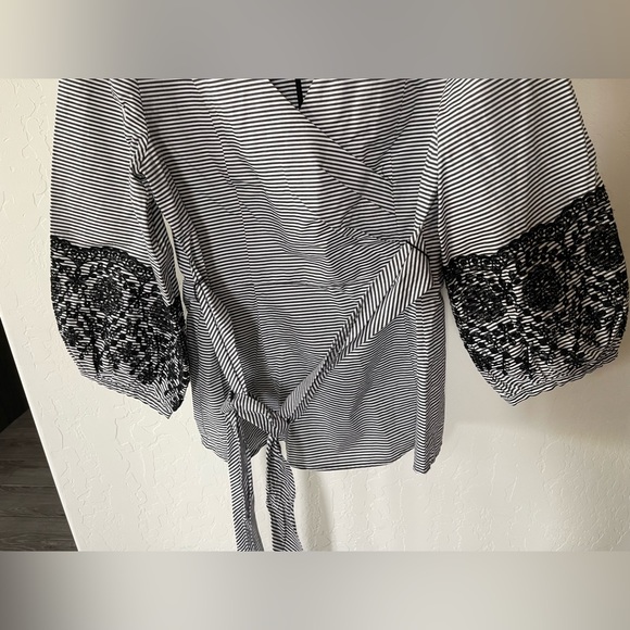 Calvin Klein| Poplin Wrap Top with Embroidered Balloon Sleeve•••+ Tie Waist - Picture 4 of 16